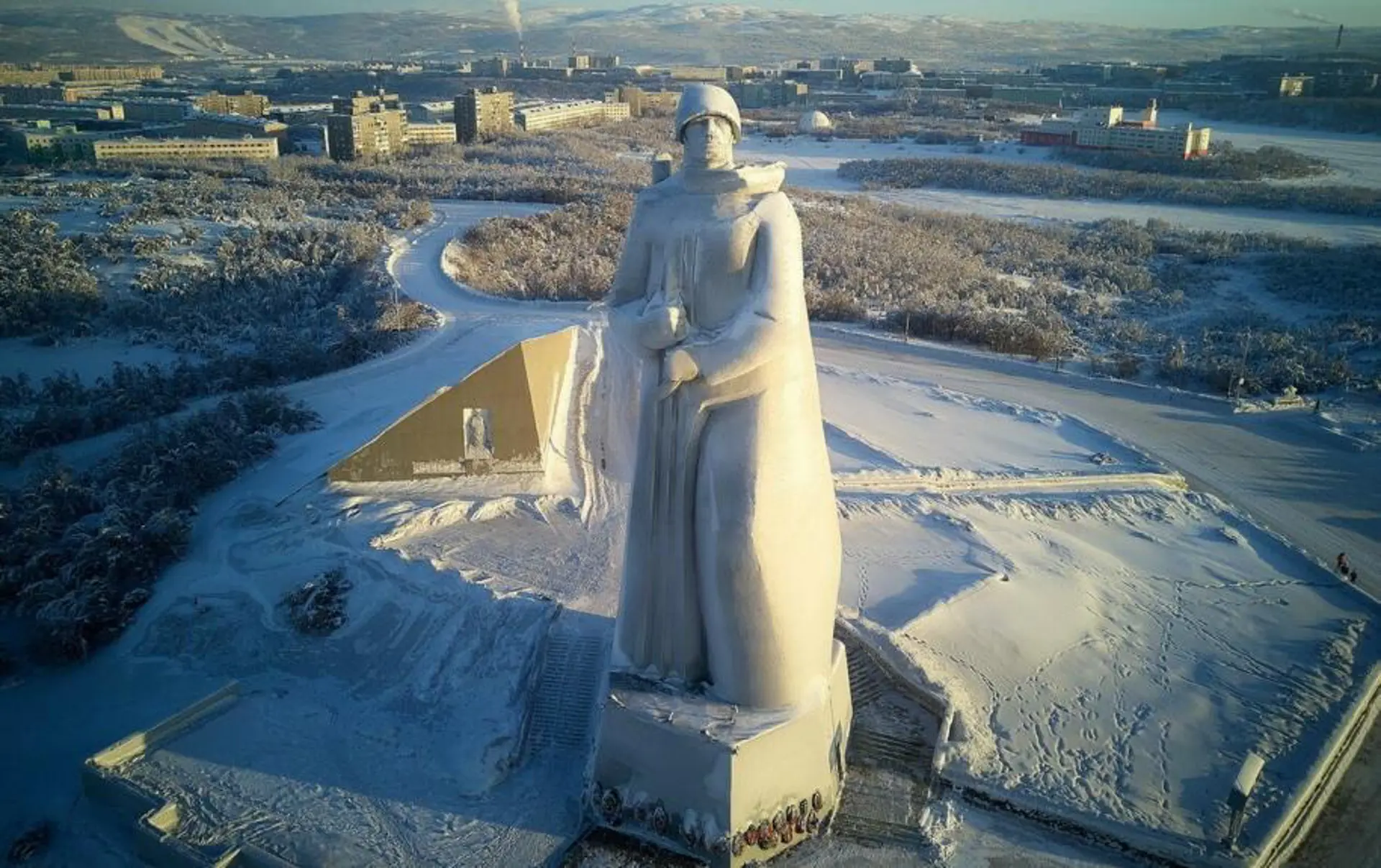Vùng cực Murmansk: 6 trải nghiệm trước giờ săn cực quang