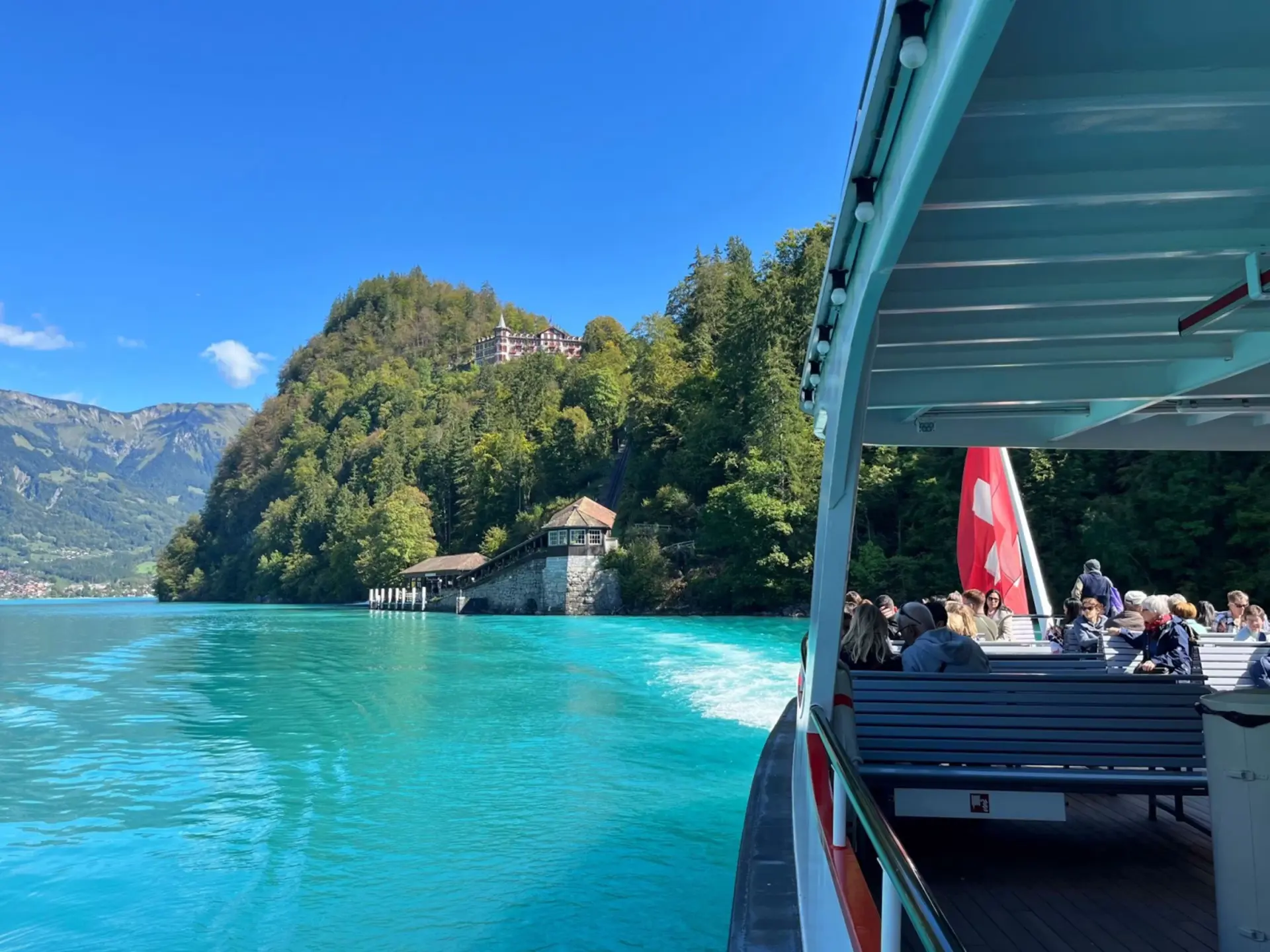 Tuyến Châu Âu có hồ, núi và quốc gia nhỏ: Hồ Brienz, Engelberg, San Marino 