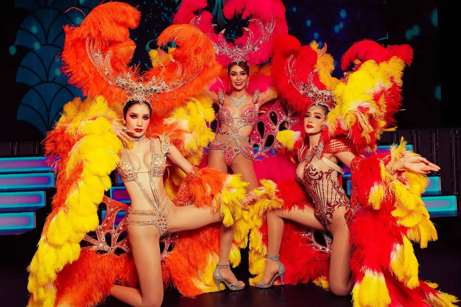 Cabaret Show Phuket Có Gì Hấp Dẫn Khi Du Lịch Thái Lan Mùa Hè 2026 ? 