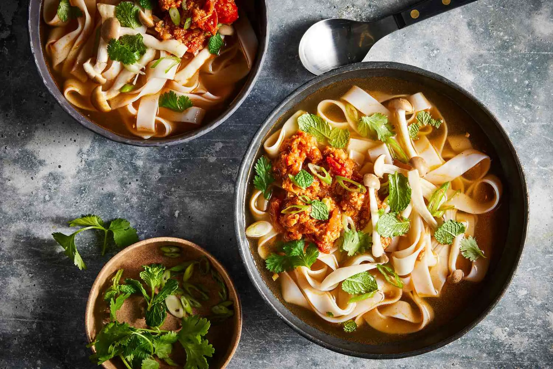 Khao Soi Lào khác Khao Soi Thái thế nào? Món nào cay hơn? 