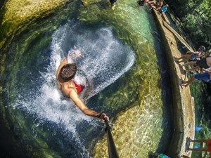 Jacob's Well: Khám Phá Địa Điểm Du Lịch Huyền Bí Tại Texas