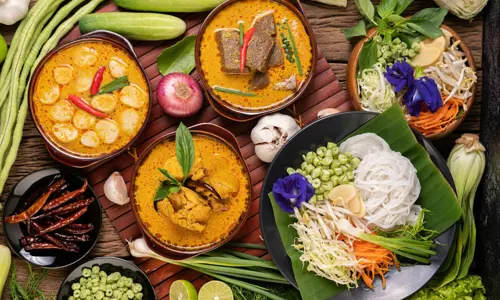 Ẩm Thực Thái Lan: Top 6 Món Cà Ri Đặc Sắc Của Ba Miền Bạn Nhất Định Phải Thử