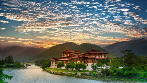 Tu Viện Tiger’s Nest – Bí Ẩn Biểu Tượng Linh Thiêng Của Bhutan