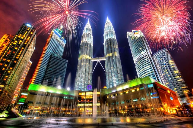 Petronas Twin Towers – Biểu tượng của kiến trúc độc đáo Kuala Lumpur 2025