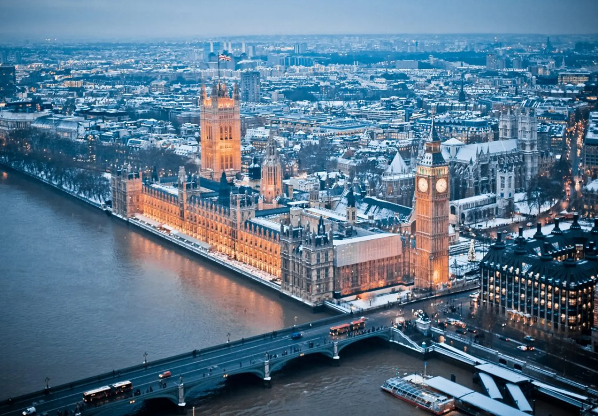 London mùa đông 2025 - Big Ben và sông Thames huyền ảo trong sương giá