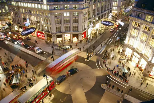 Oxford Street mùa đông - Thiên đường mua sắm London rực rỡ 2025