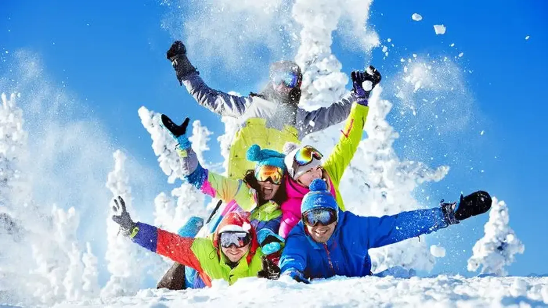 Checklist du lịch cuối năm 2025: Hành lý, vé máy bay & khách sạn