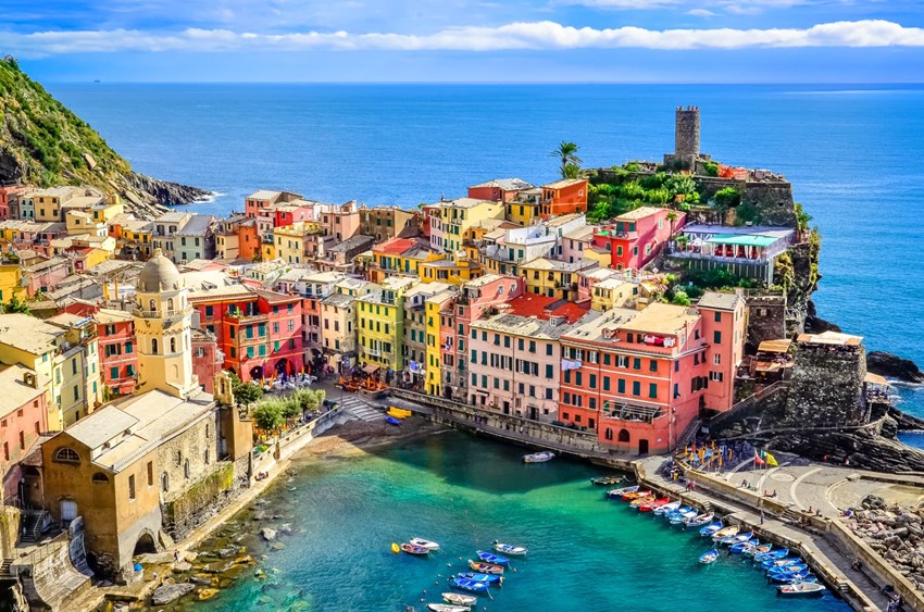 Làng cổ Cinque Terre Ý - Rực Rỡ Sắc Màu Bên Bờ Địa Trung Hải 2025