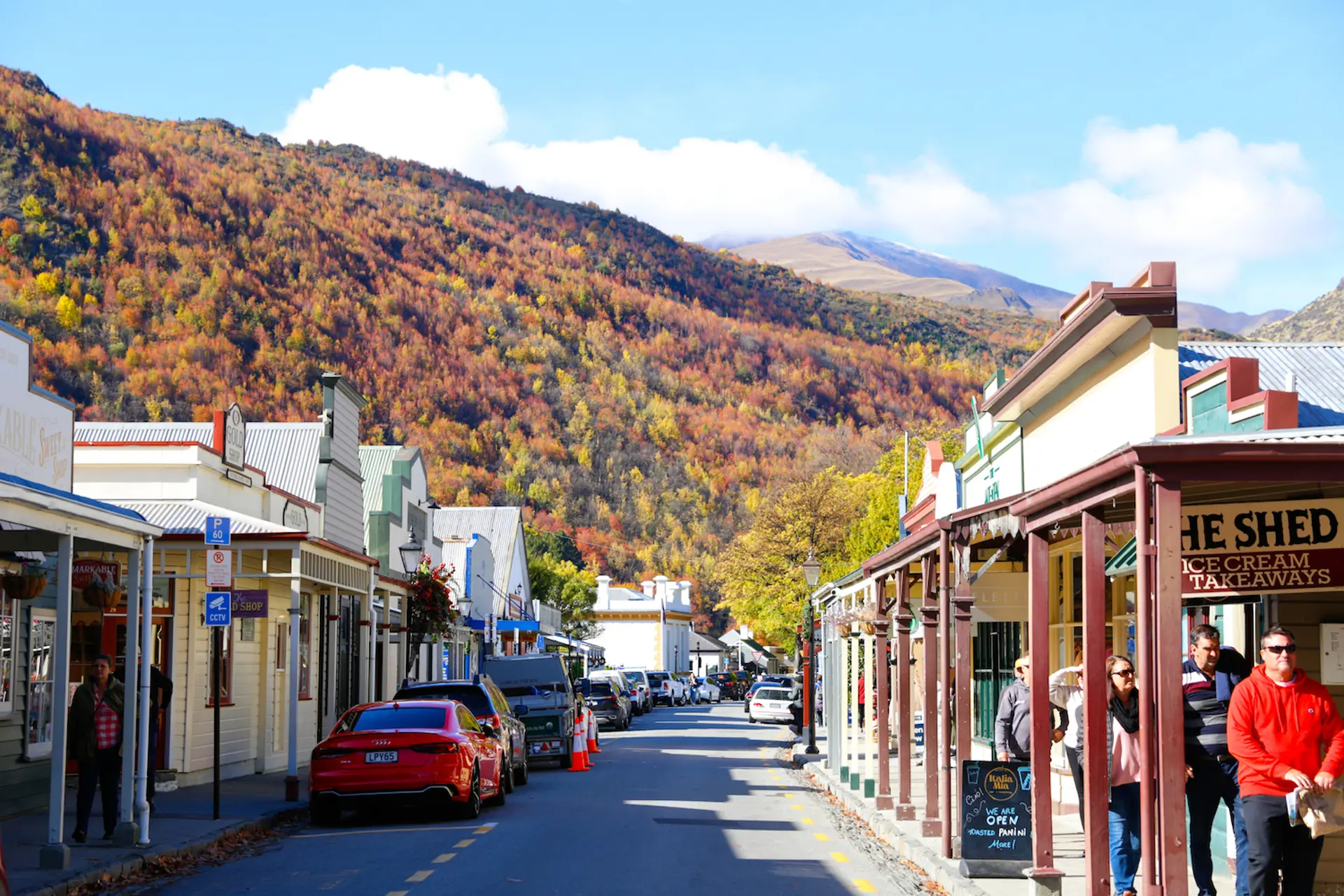 Thị trấn Arrow Queenstown – Check-in phố cổ & quán cà phê bên suối đẹp nhất New Zealand 2025